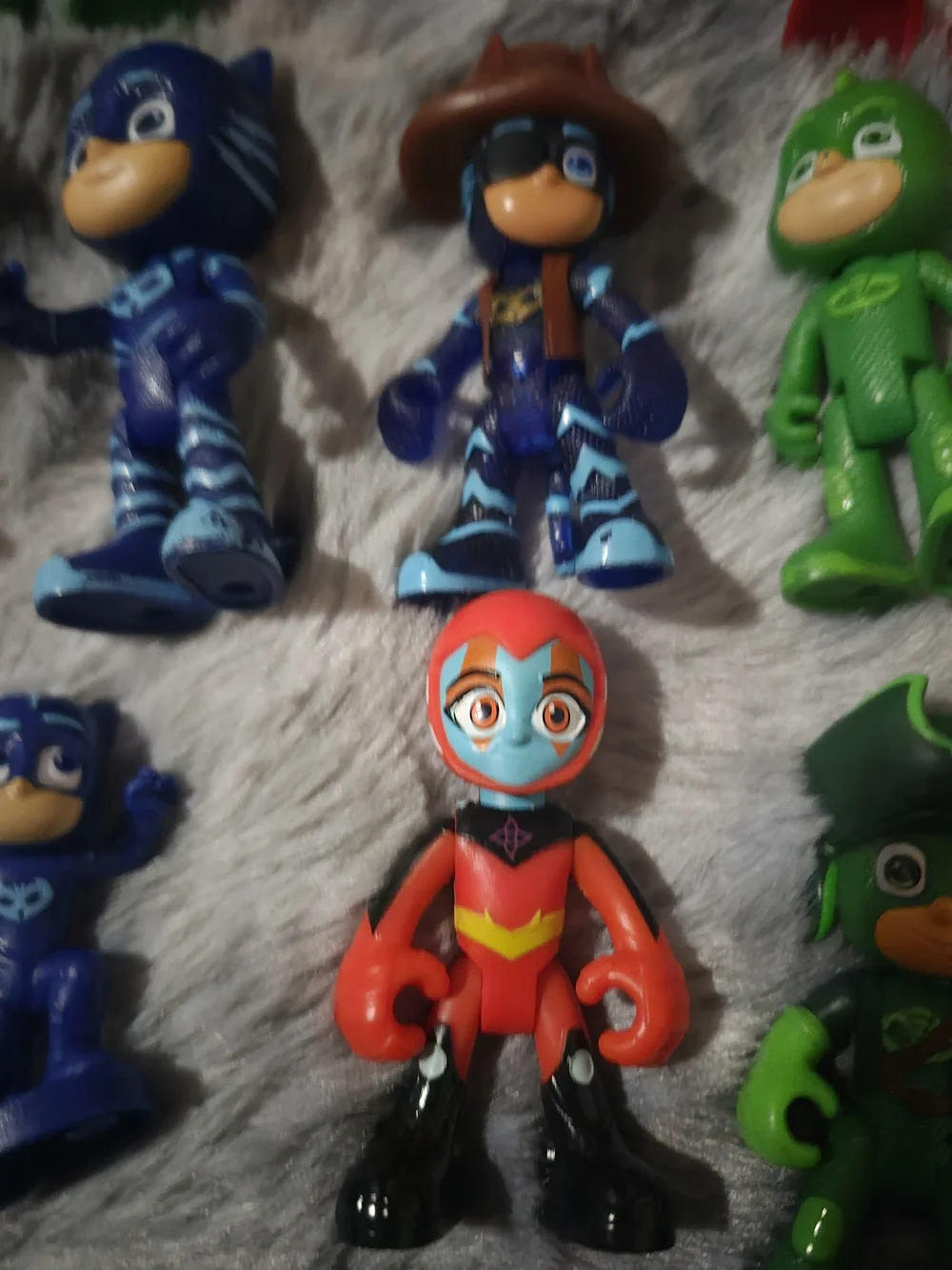 PJ Masks Action Figures (13) Lot and Vehicle